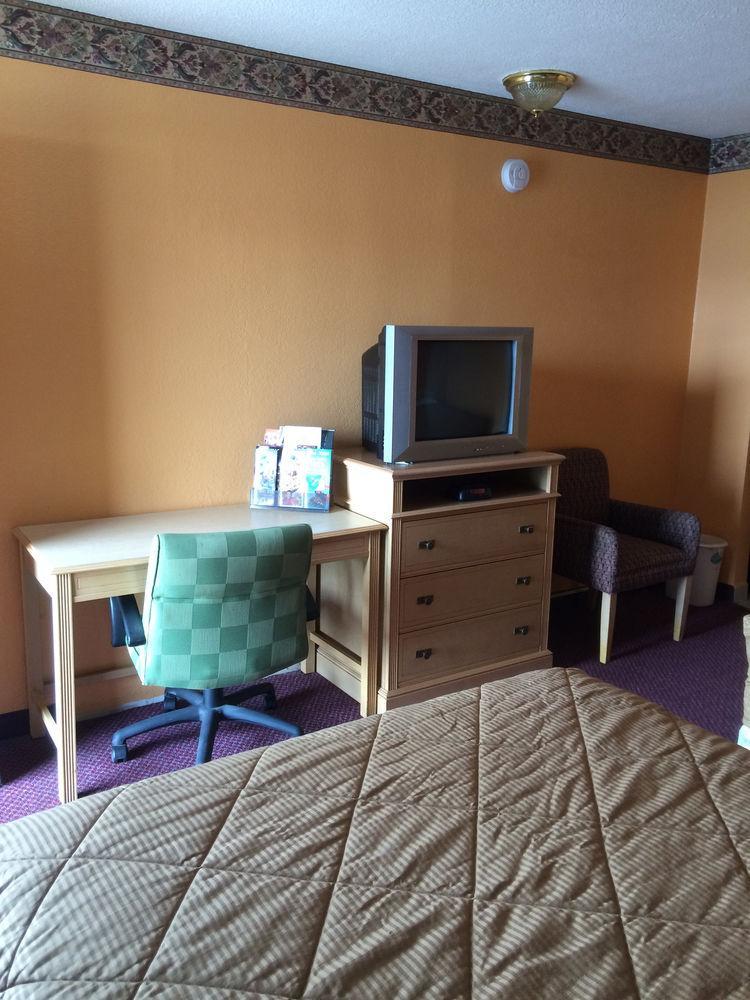 Hutchinson Inn Экстерьер фото