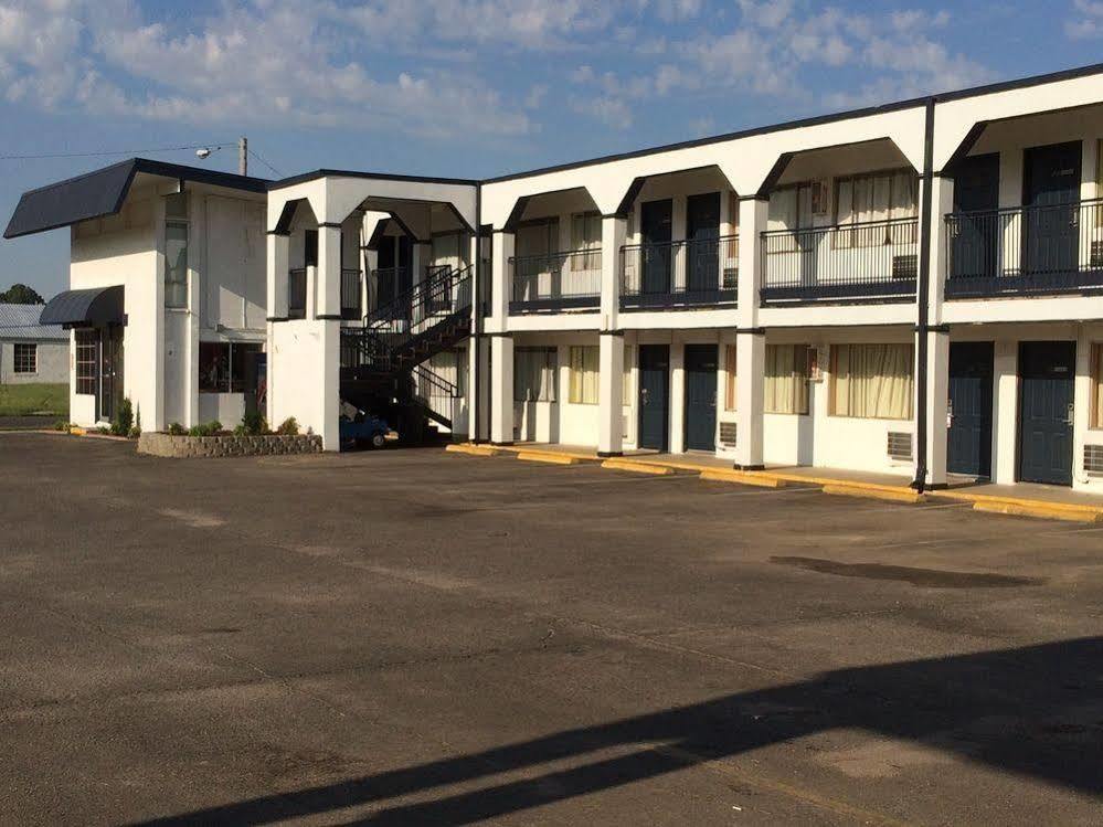 Hutchinson Inn Экстерьер фото