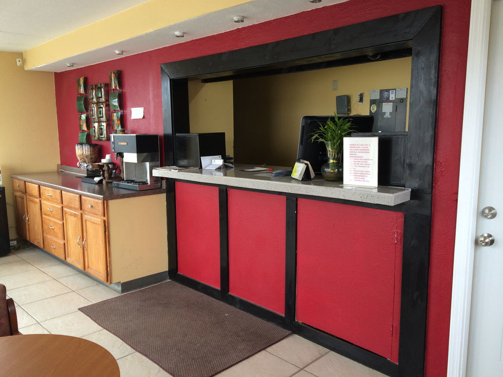 Hutchinson Inn Экстерьер фото