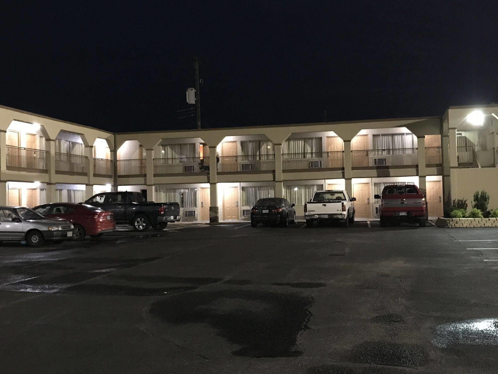 Hutchinson Inn Экстерьер фото