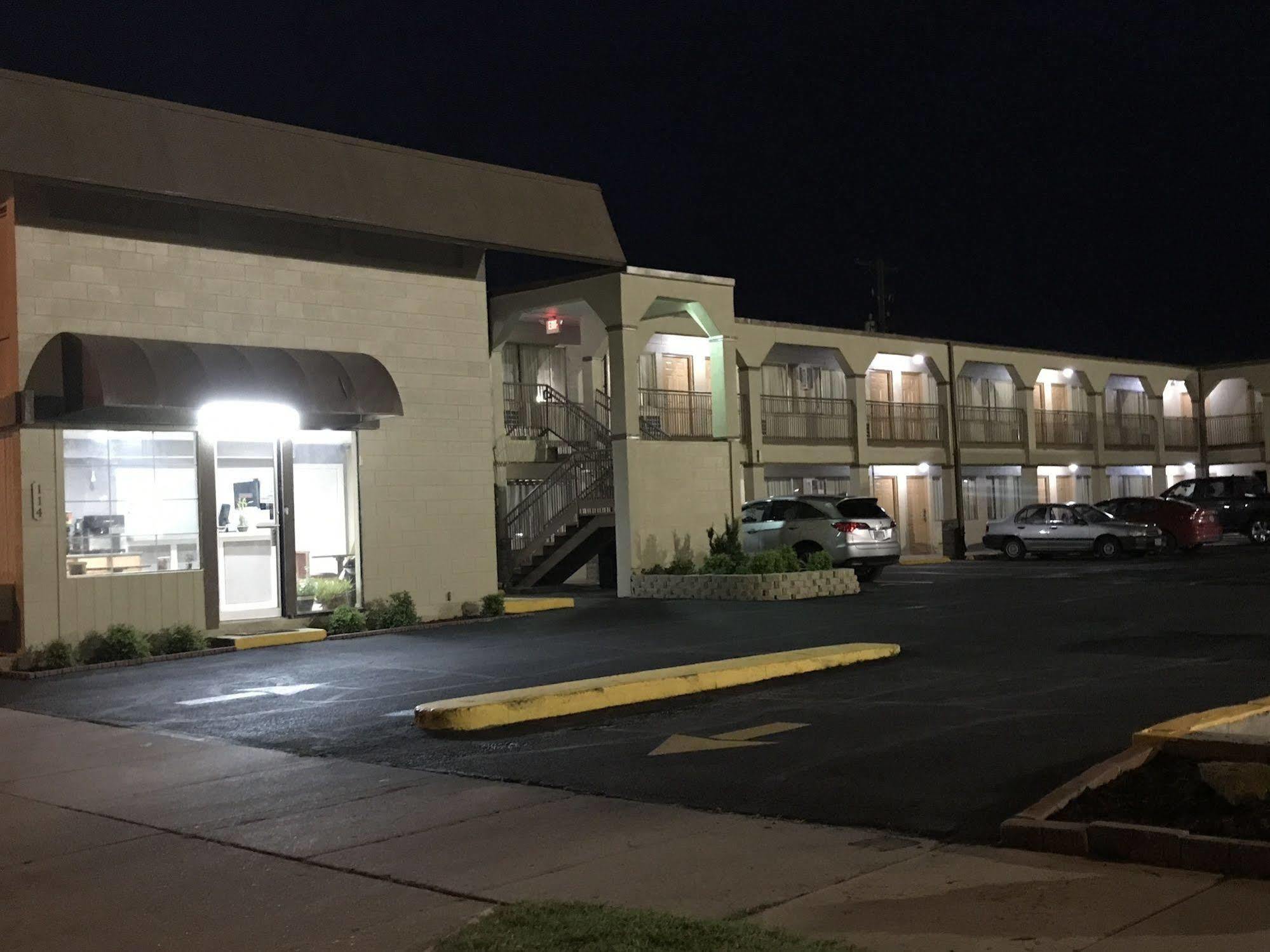 Hutchinson Inn Экстерьер фото