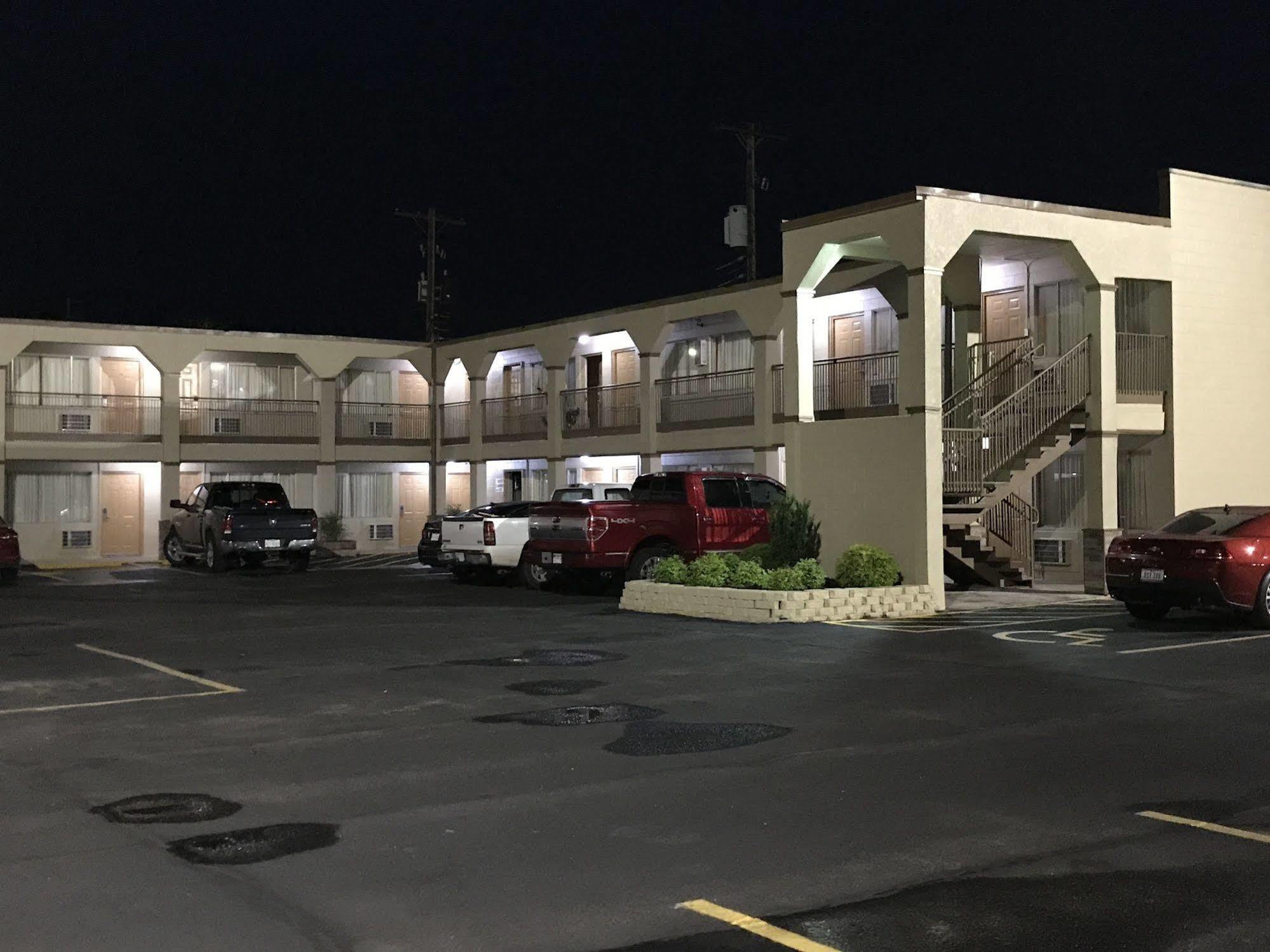 Hutchinson Inn Экстерьер фото