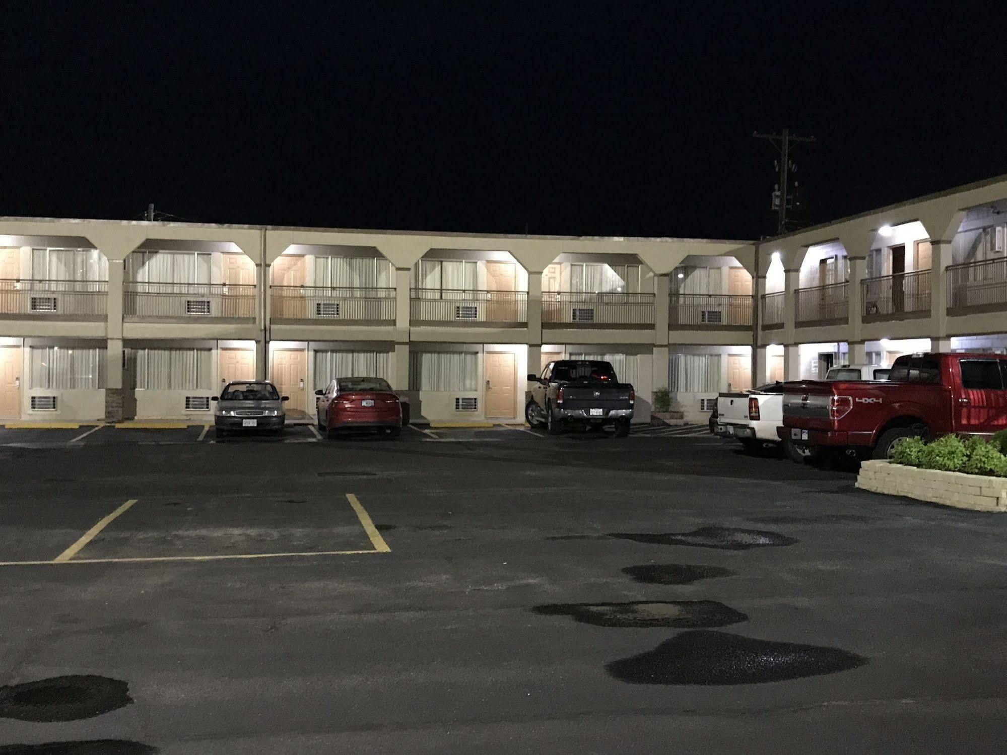 Hutchinson Inn Экстерьер фото