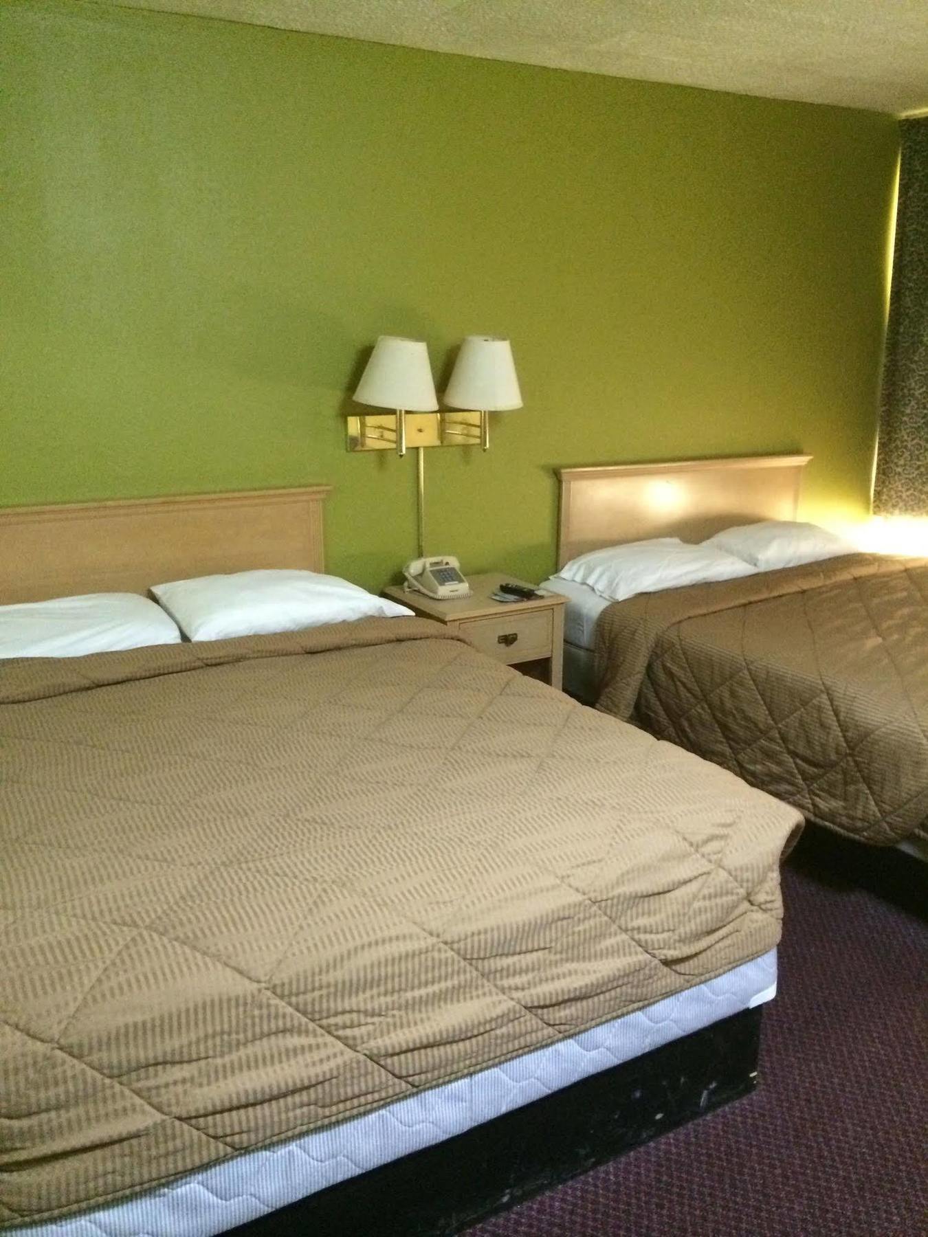 Hutchinson Inn Экстерьер фото