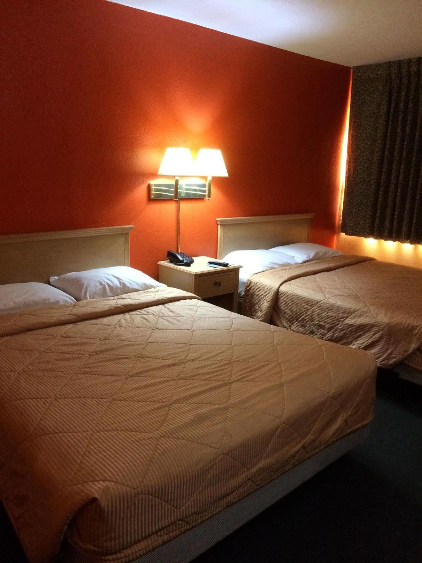 Hutchinson Inn Экстерьер фото