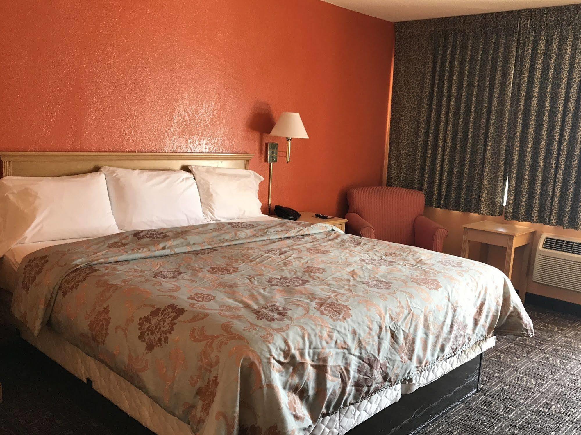 Hutchinson Inn Экстерьер фото