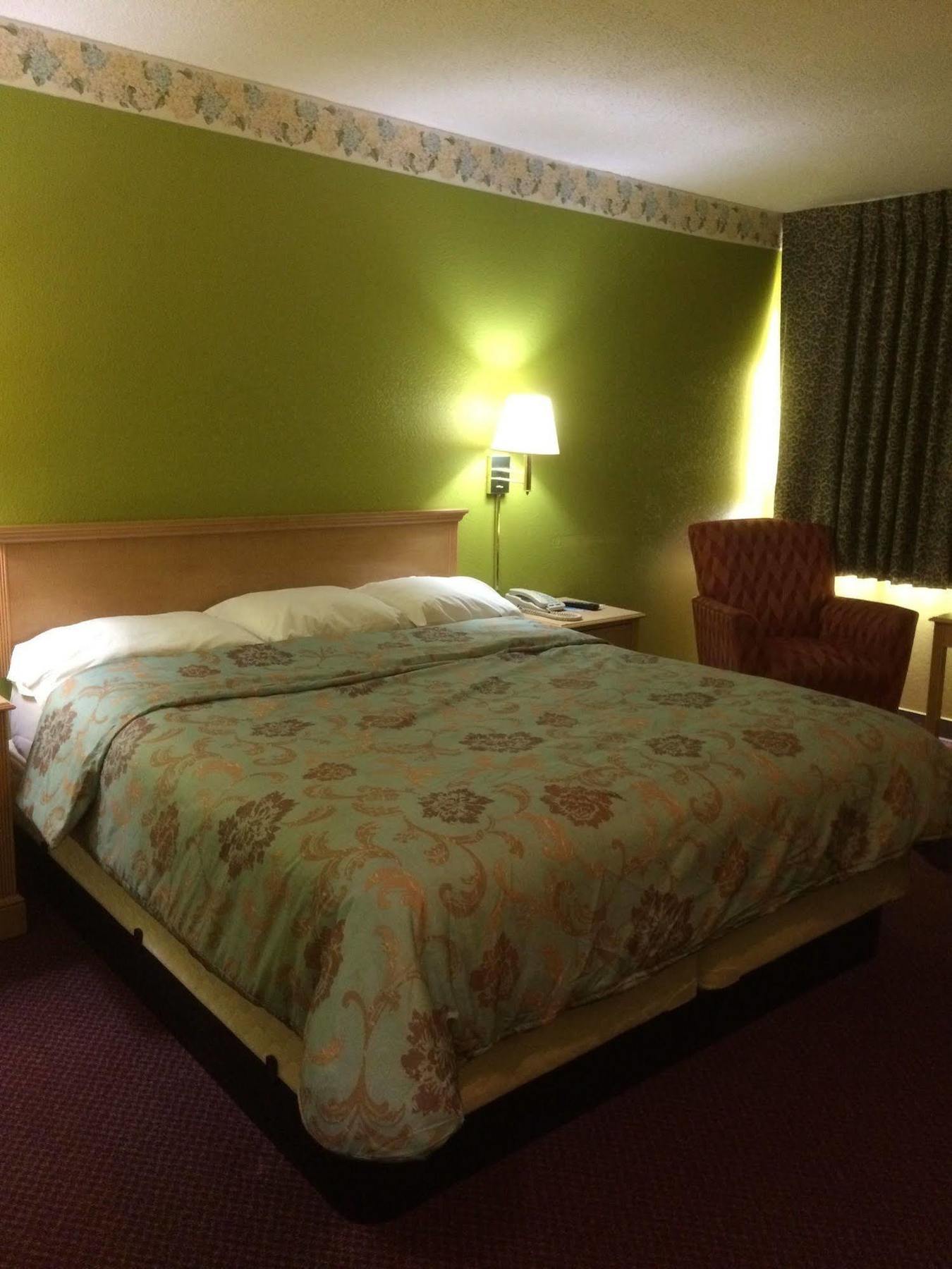 Hutchinson Inn Экстерьер фото
