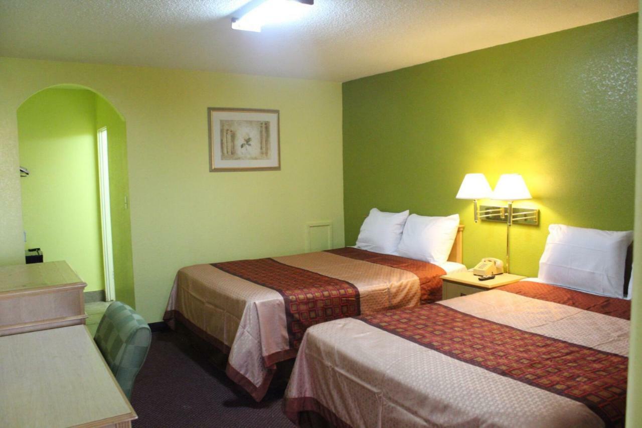 Hutchinson Inn Экстерьер фото