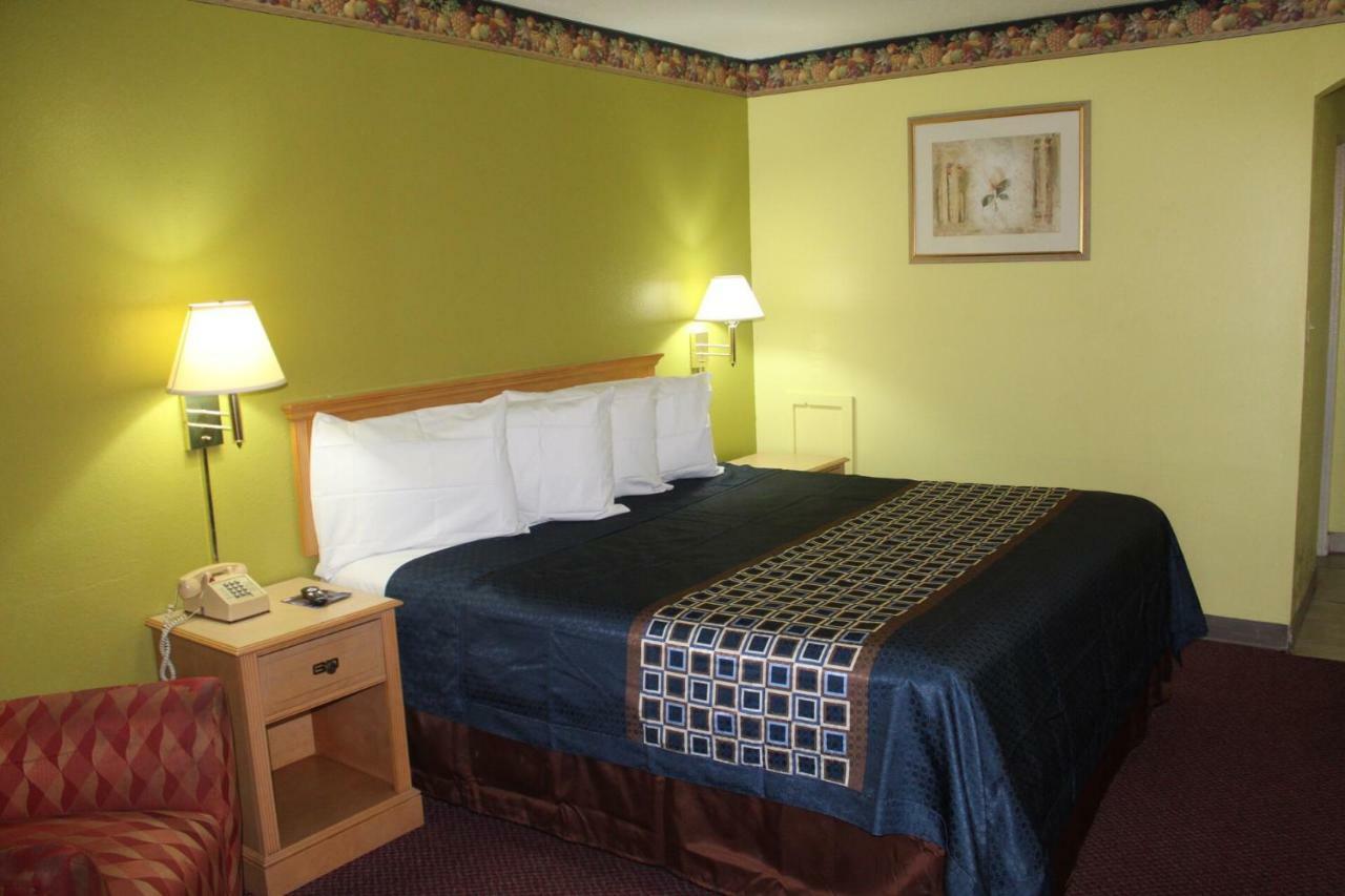 Hutchinson Inn Экстерьер фото