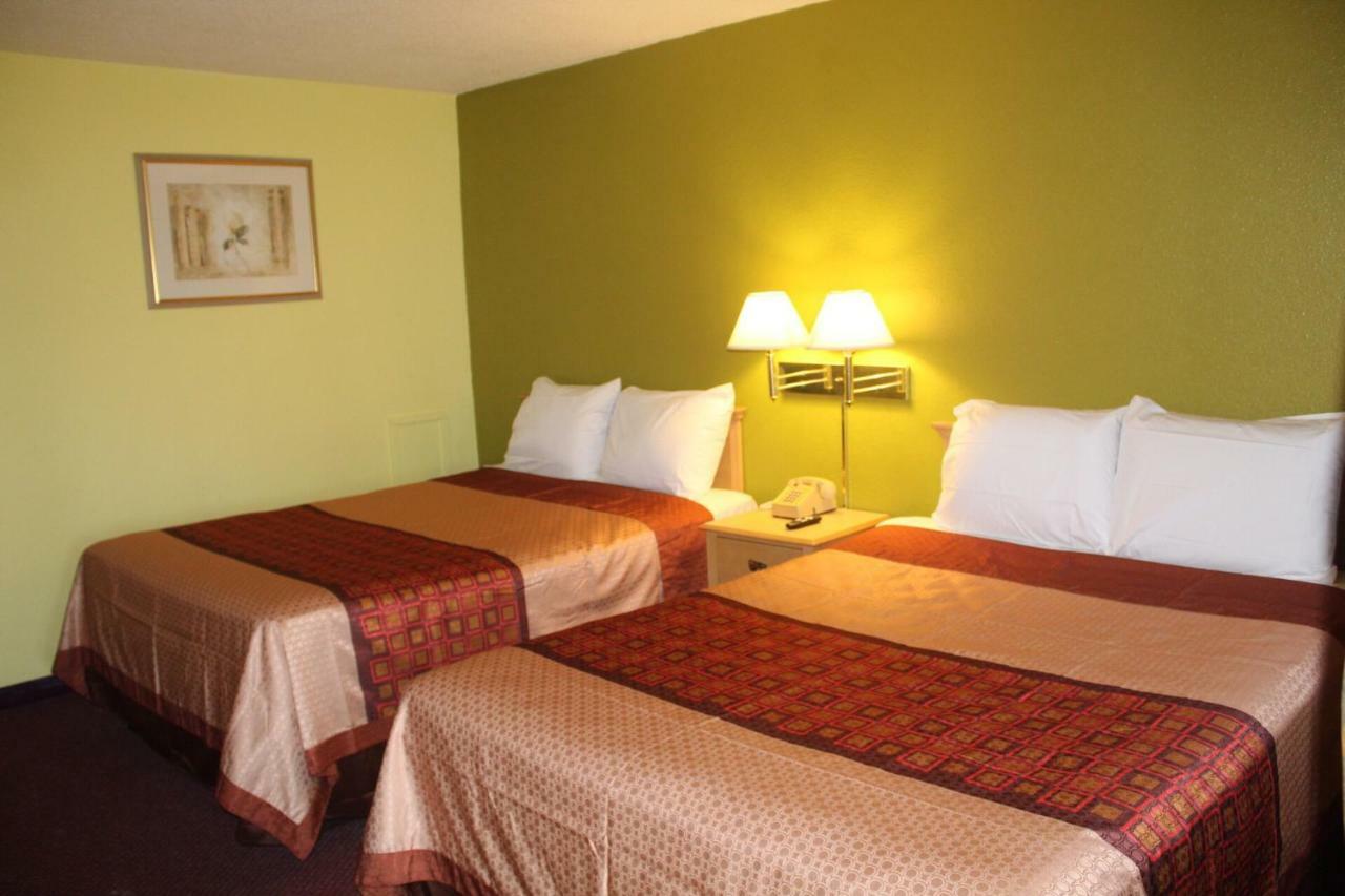 Hutchinson Inn Экстерьер фото