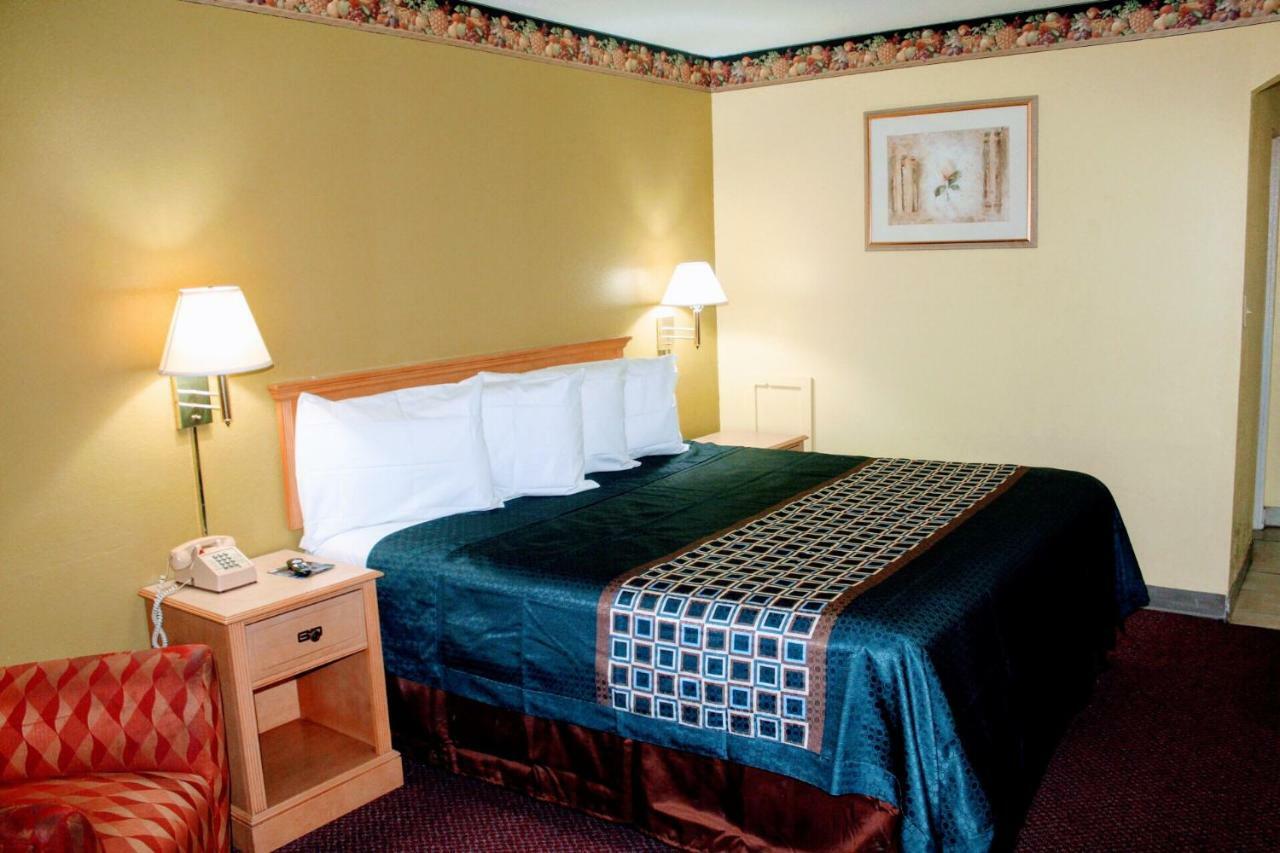 Hutchinson Inn Экстерьер фото