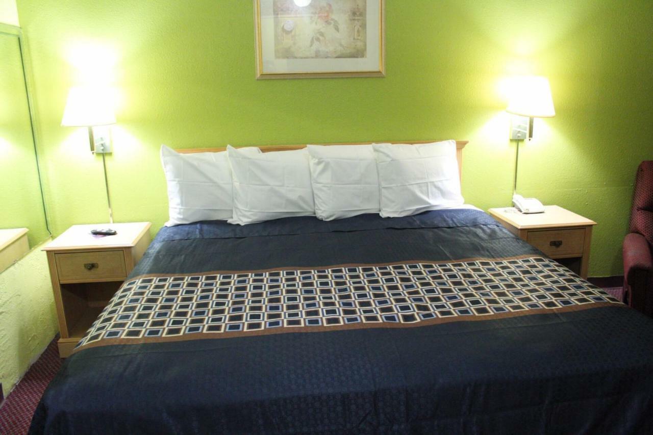 Hutchinson Inn Экстерьер фото