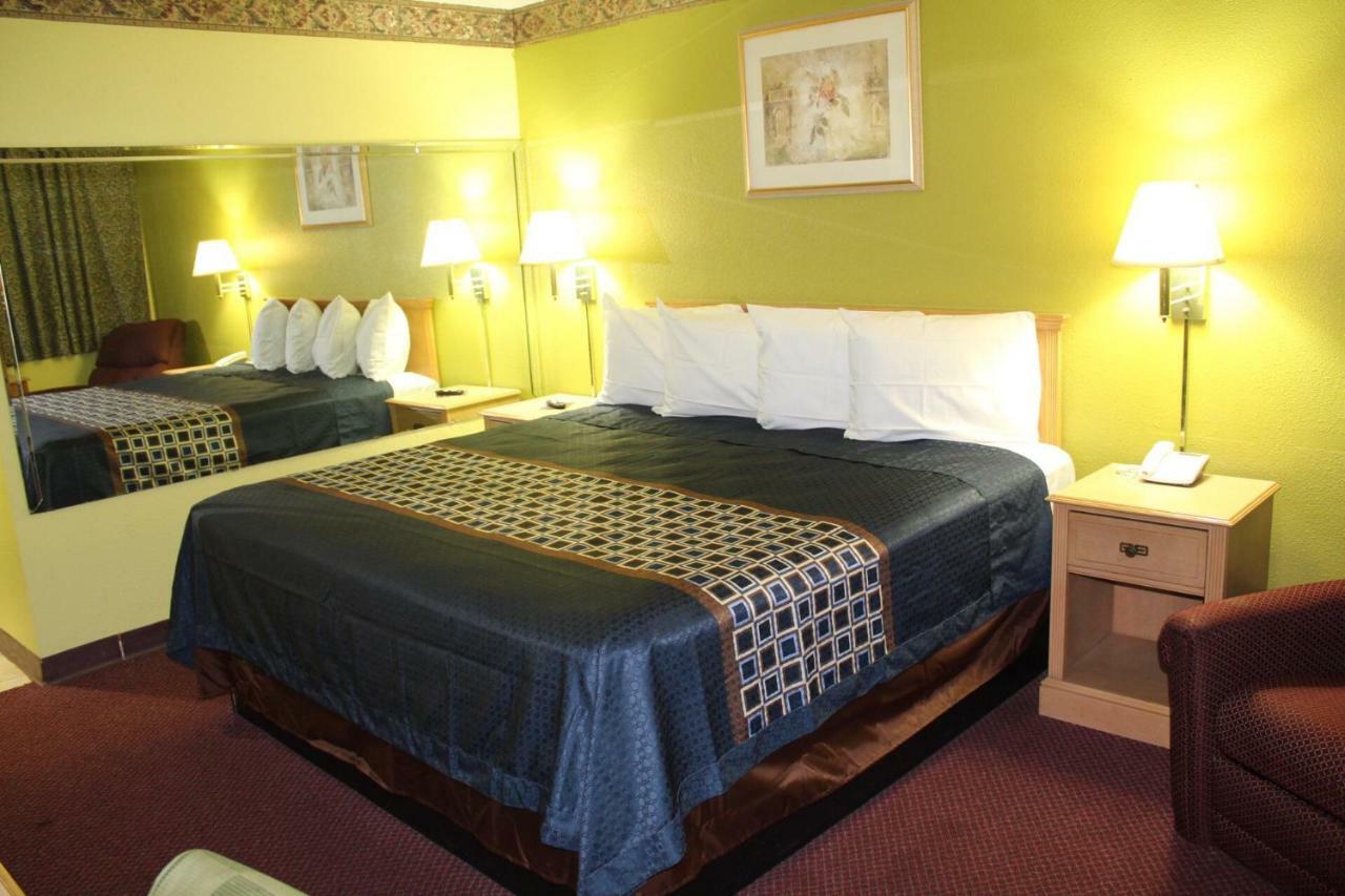 Hutchinson Inn Экстерьер фото
