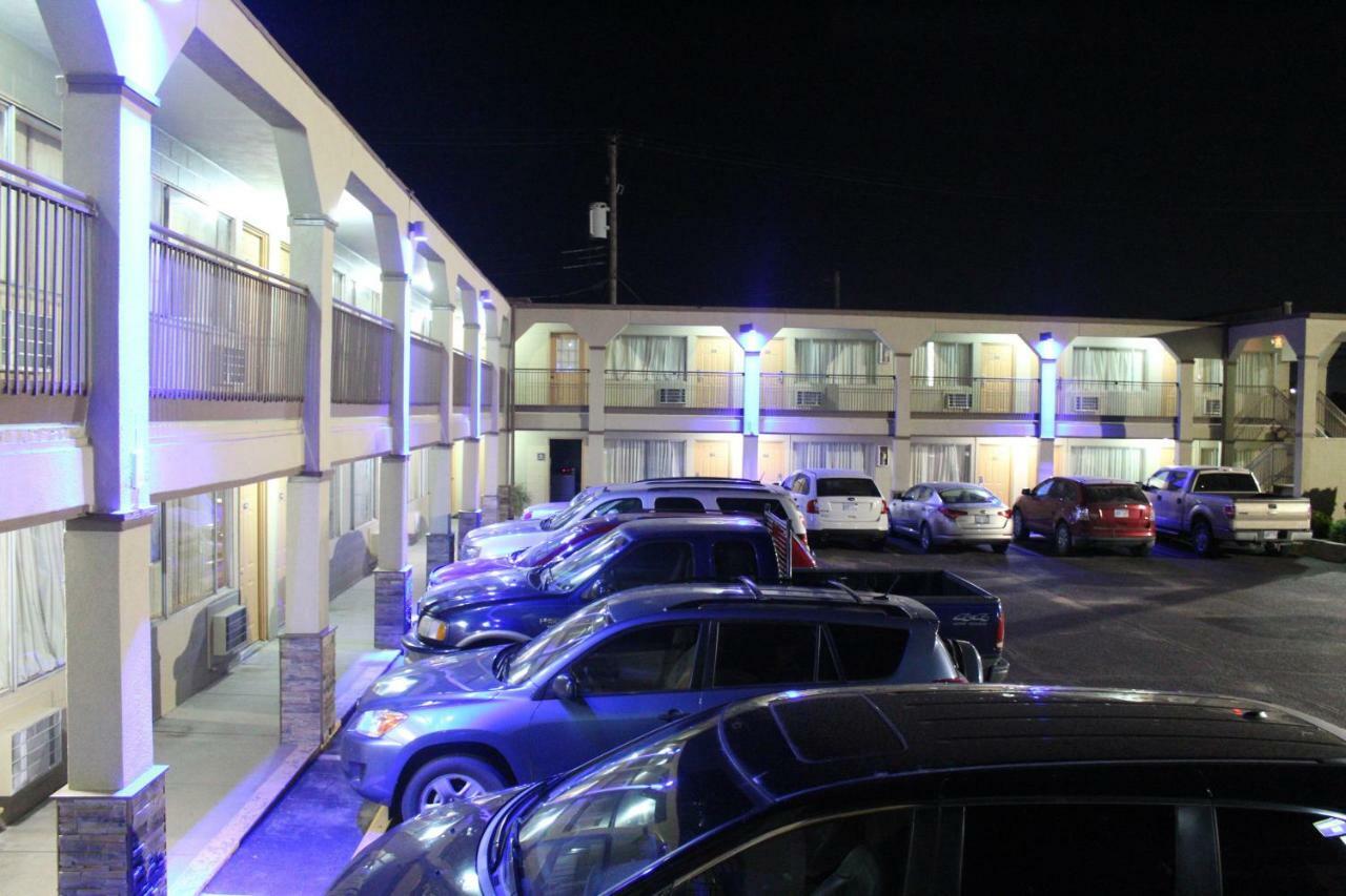 Hutchinson Inn Экстерьер фото